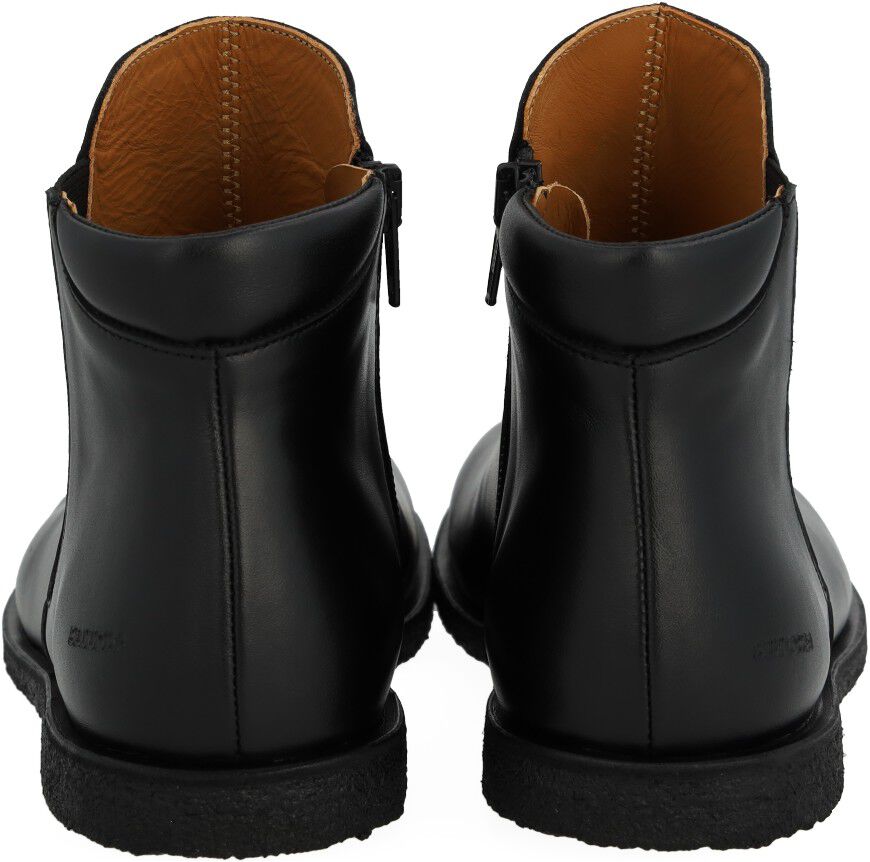 St&oslash;vle med lavt skaft med rummelig