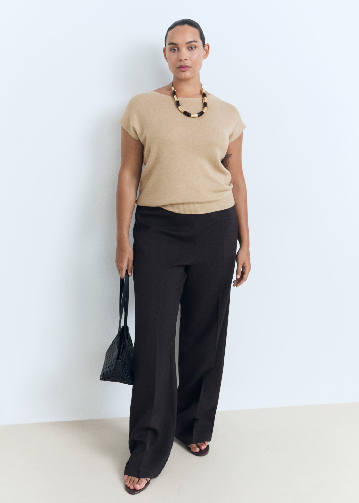 Sleeveless fine knit sweater