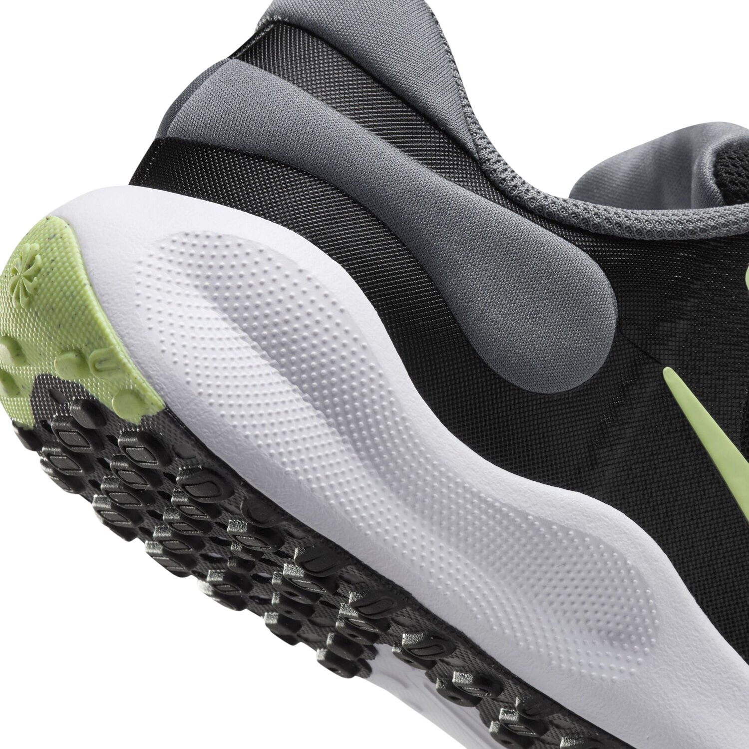 Revolution 7 sneakers