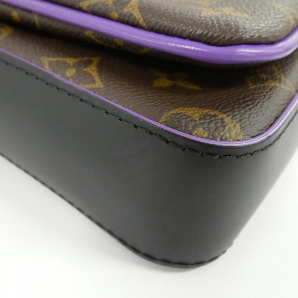 Louis Vuitton Shoulder Bags