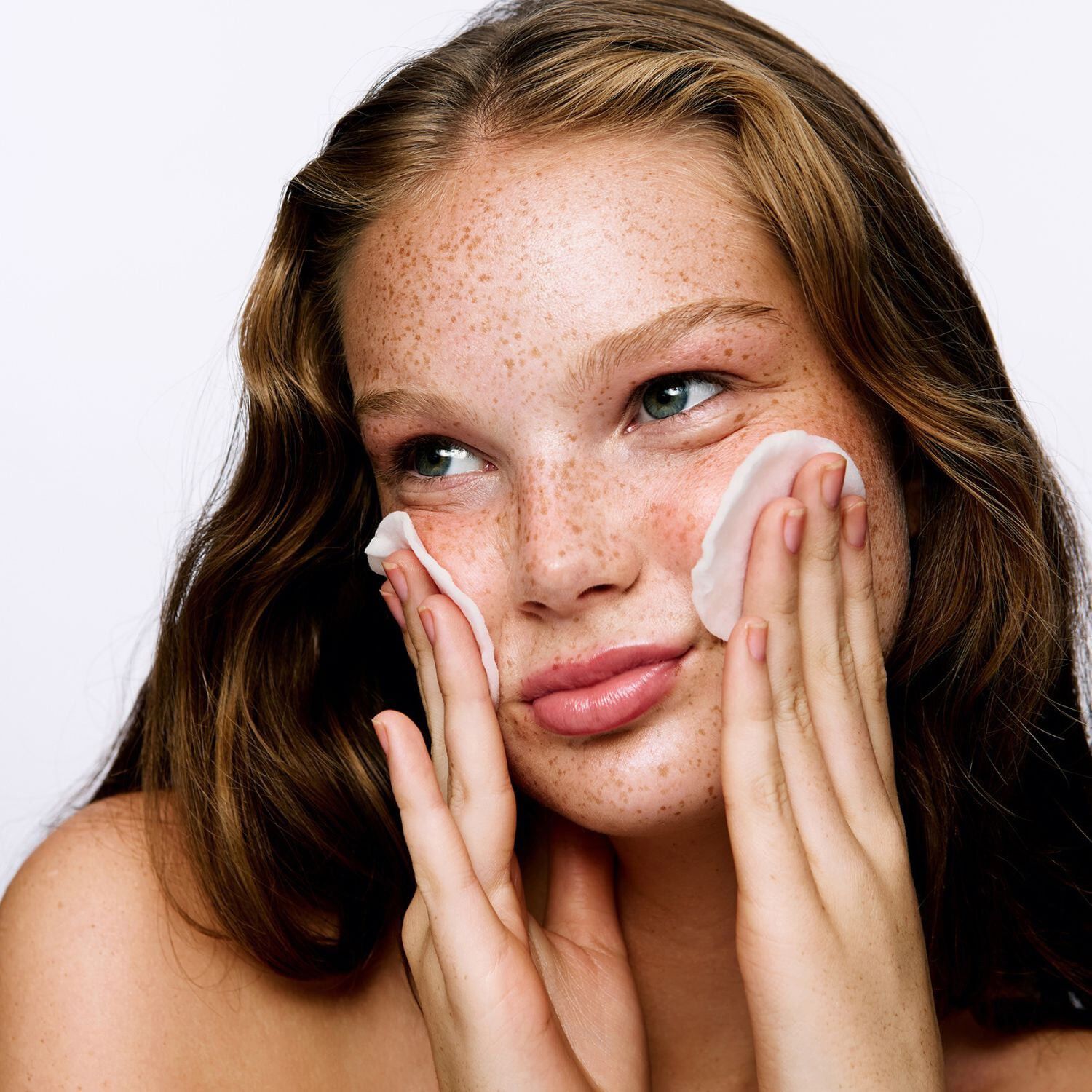 P.M. GLOW Pillow Prep-Rensende toner med bl&aring;b&aelig;r