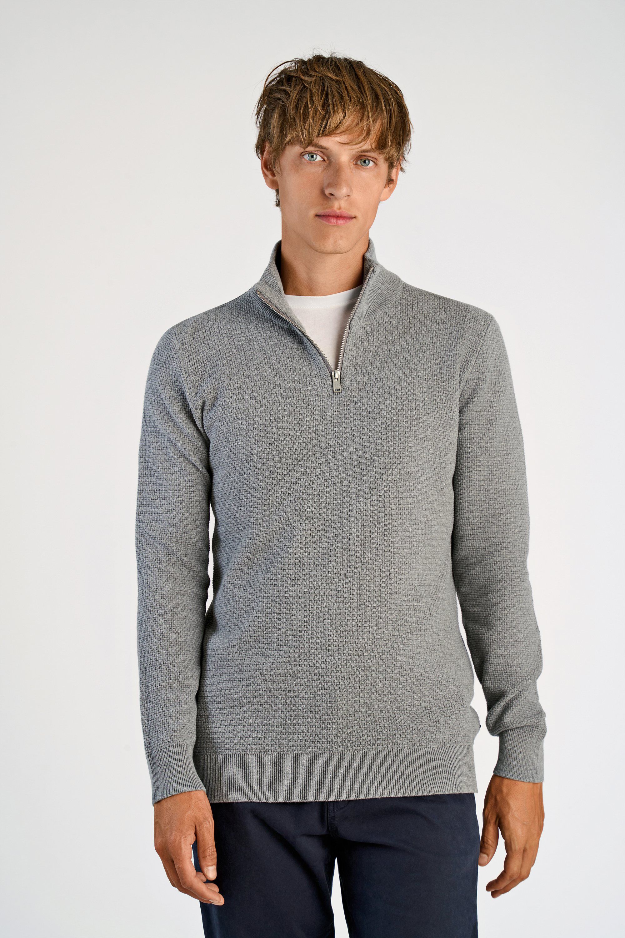 Recycle structure half zip