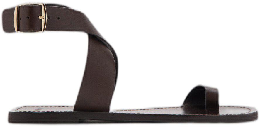 Flat leather sandal