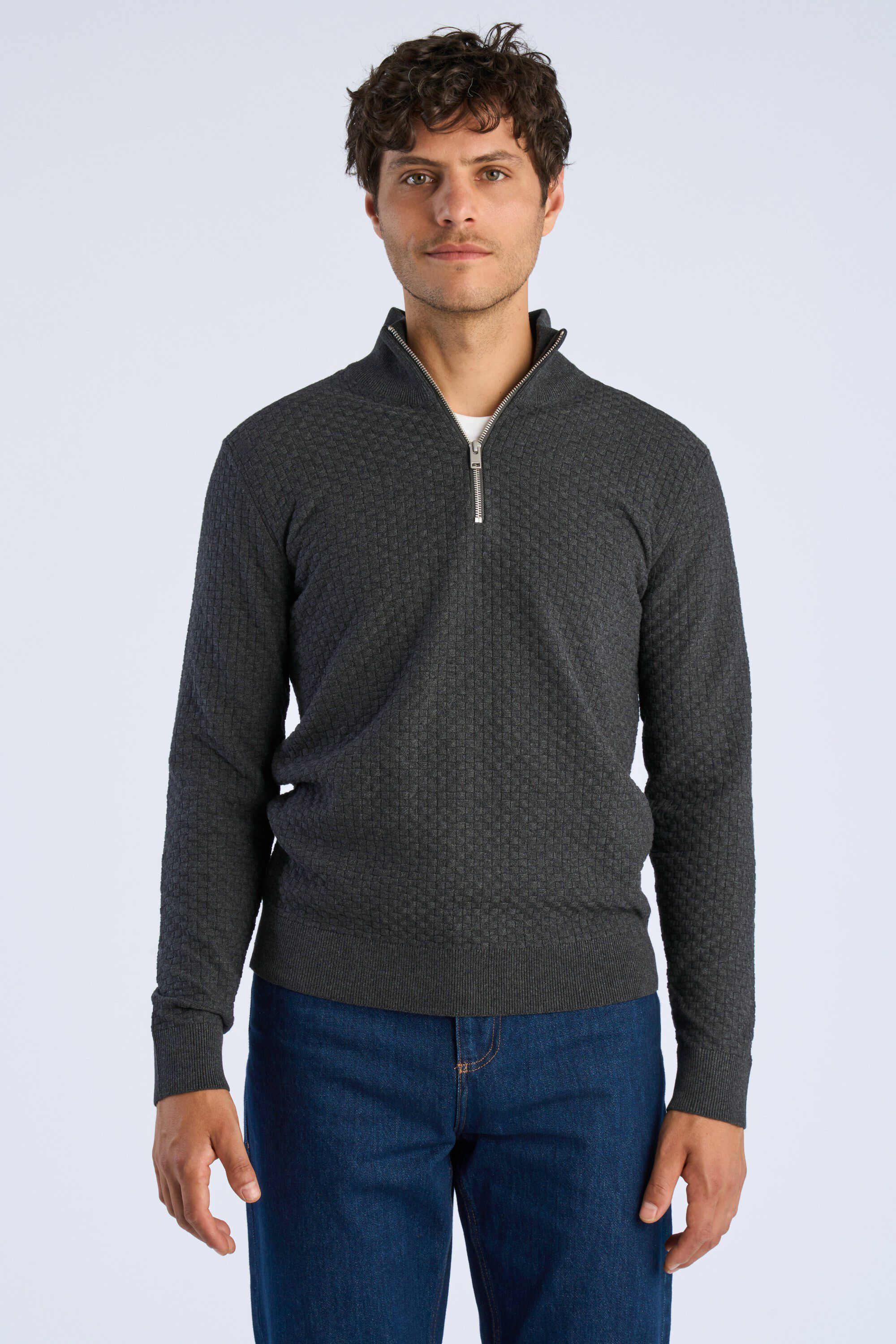 Structure half zip