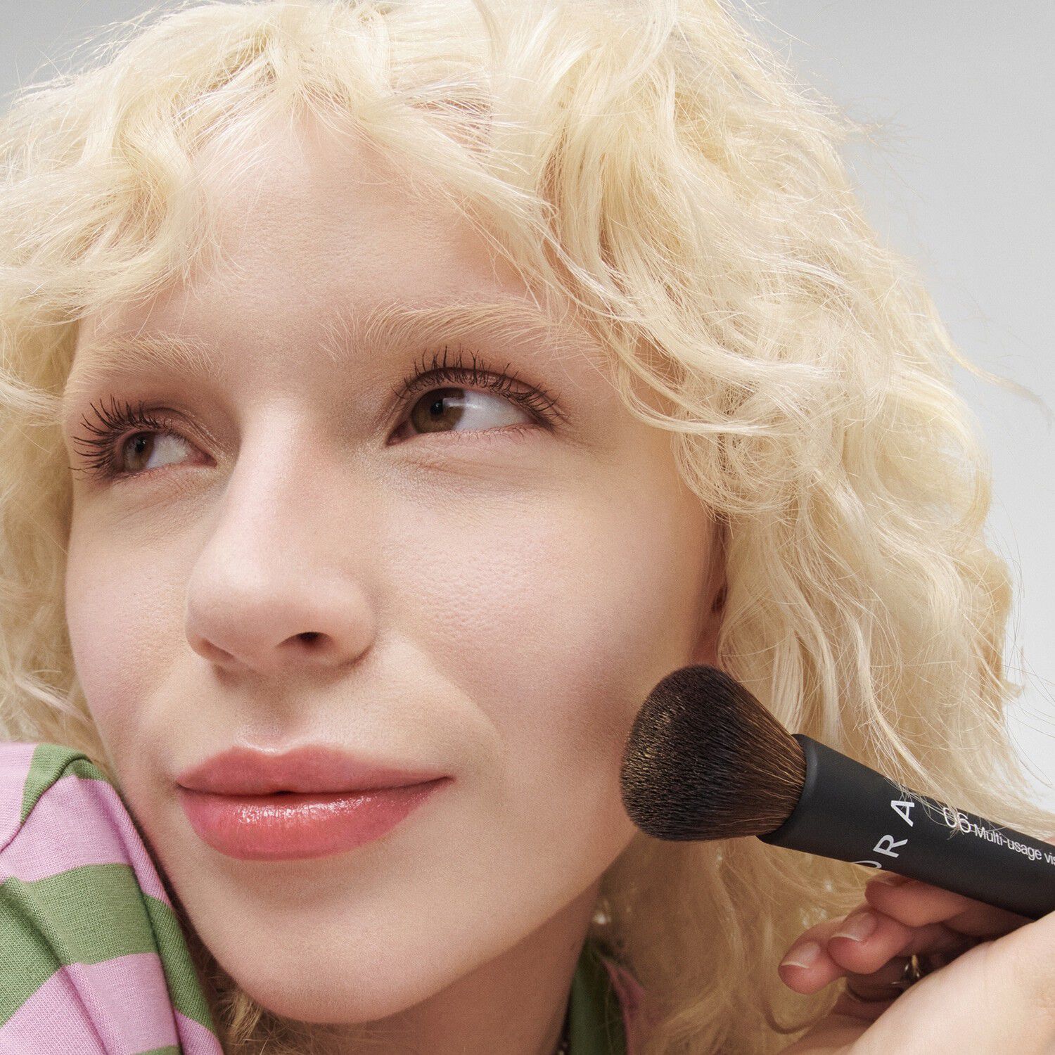 06 Multi-ansigtspensel - Intuitiv p&aring;f&oslash;ring, perfekt finish