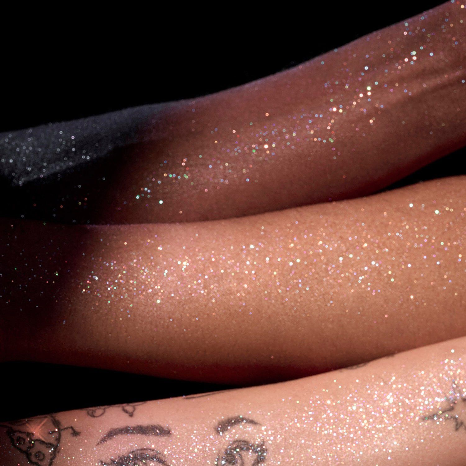 On 'Til Dawn - Vandfast og langtidsholdbar glitter-setting spray: