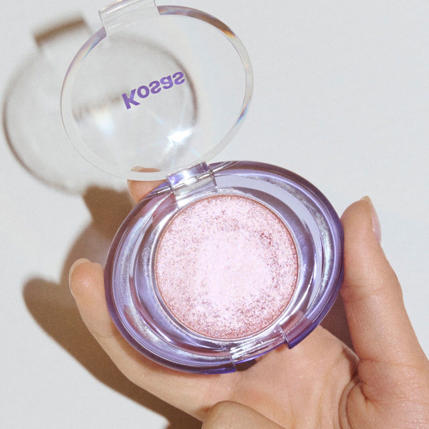 En presset pudder med v&aring;deffekt, der giver ekstraordin&aelig;r, transparent