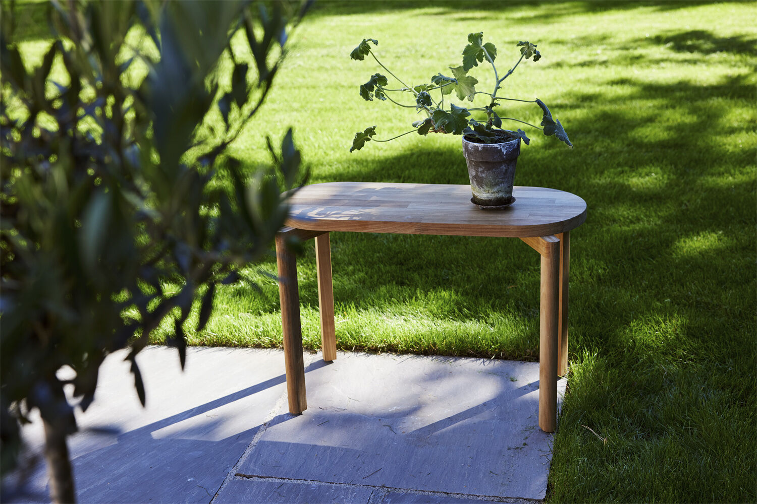 Oxford Oval b&aelig;nk, L65,8 x D27 x H44,3 cm.