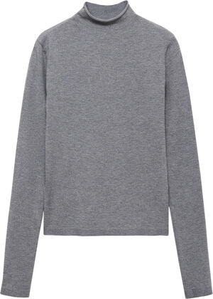 High collar sweater