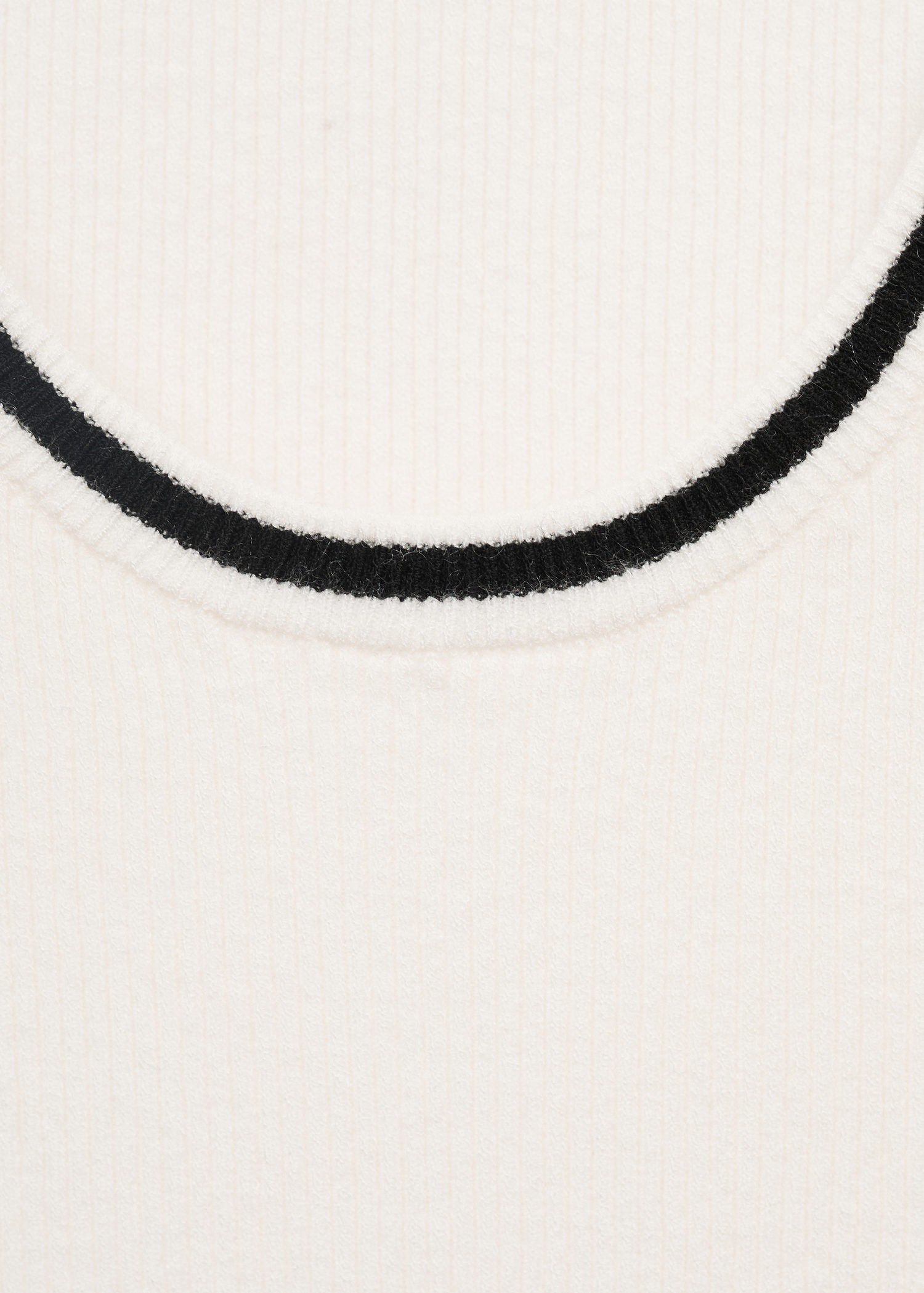 Knitted top with contrast details