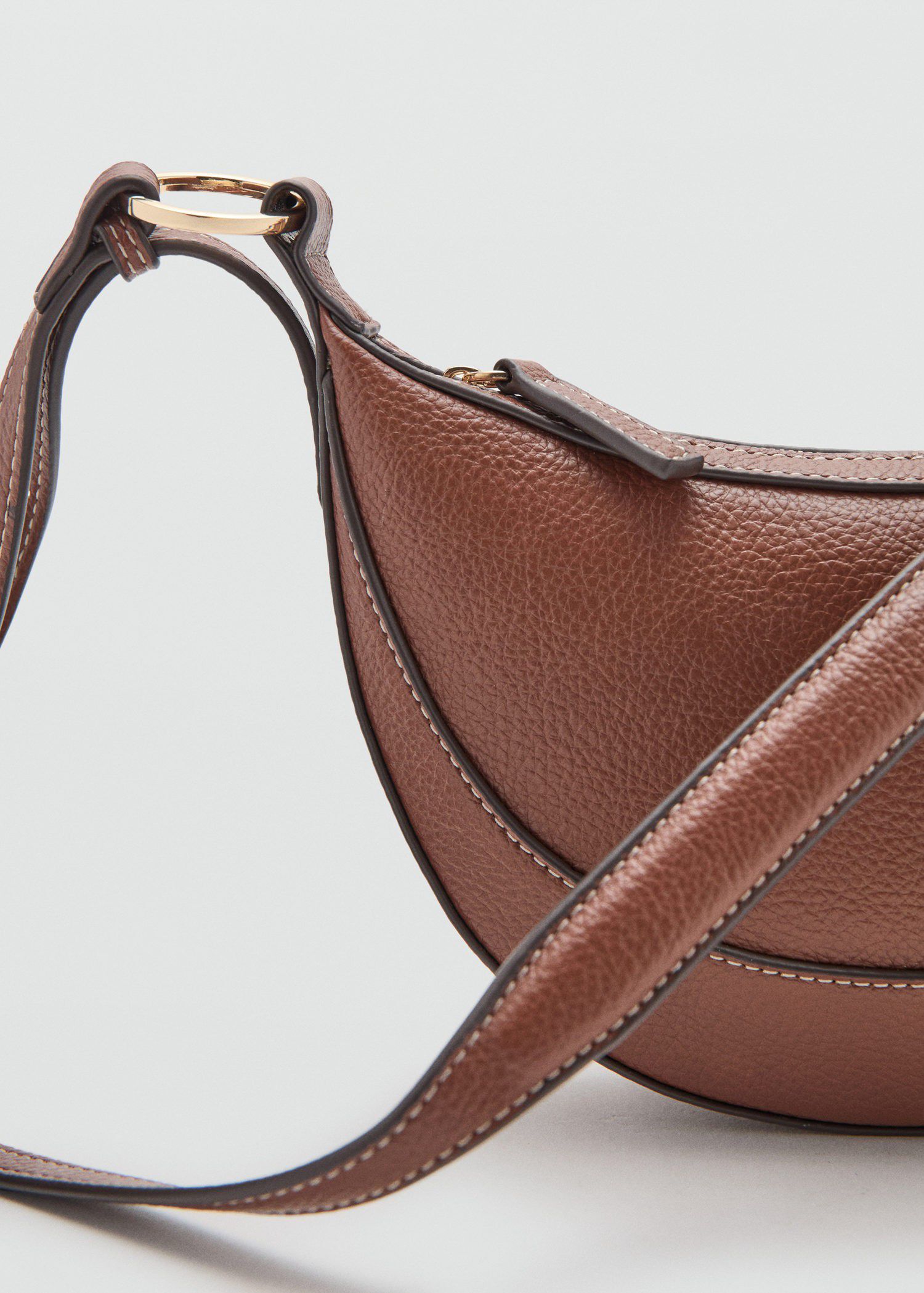 Oval shoulder bag