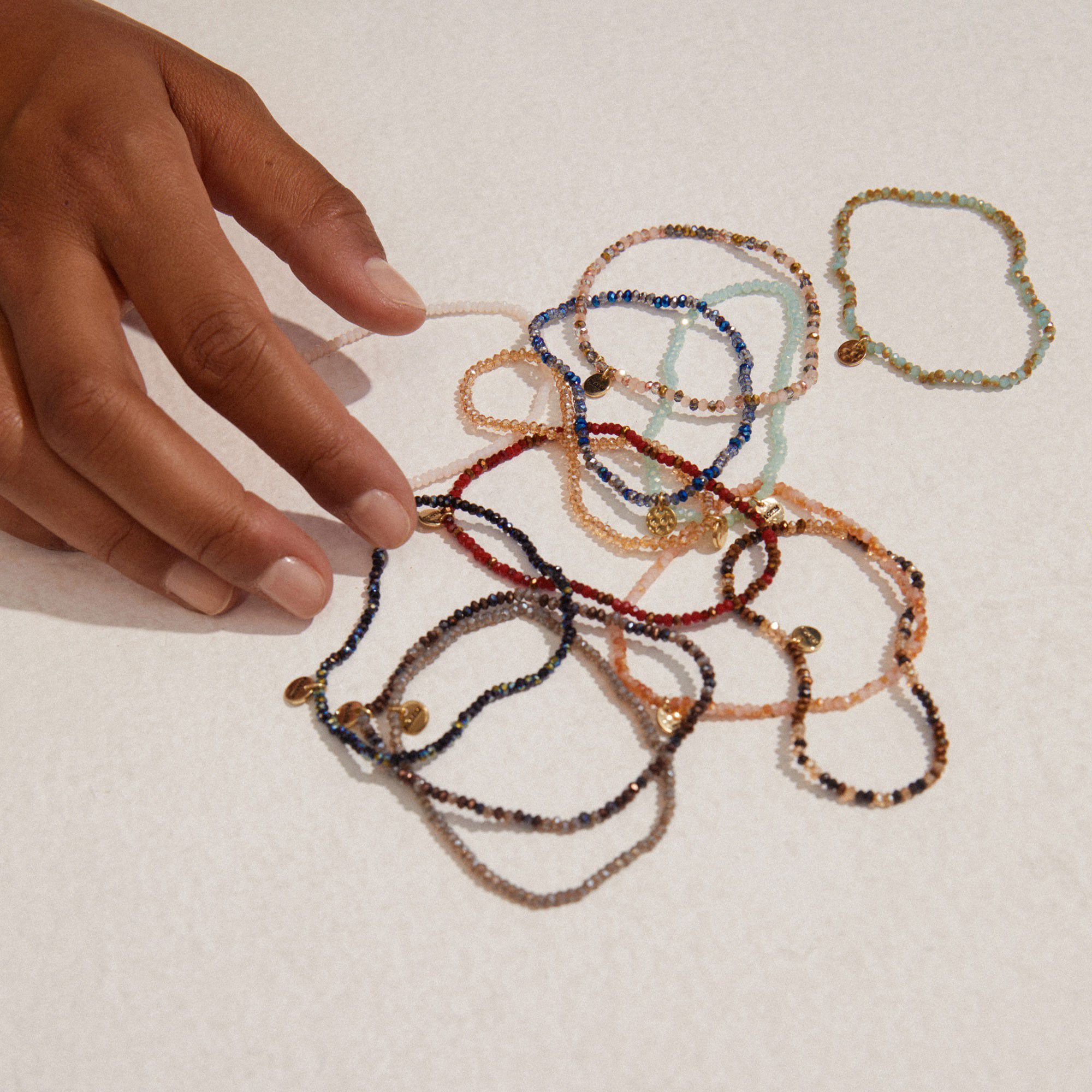 Armb&aring;nd : Indie : Guldbelagt : Sort