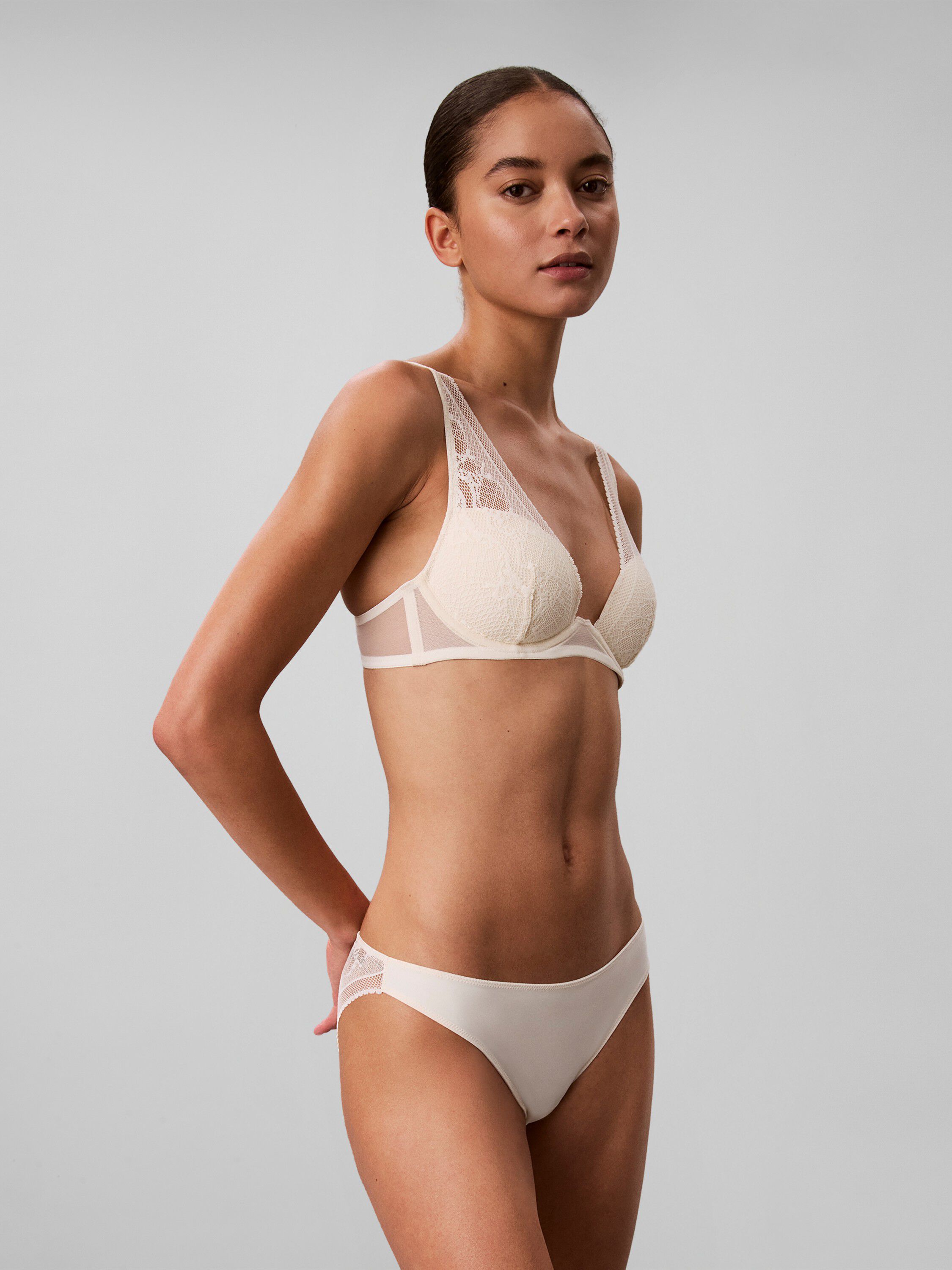 LIGHTLY LINED PLUNGE