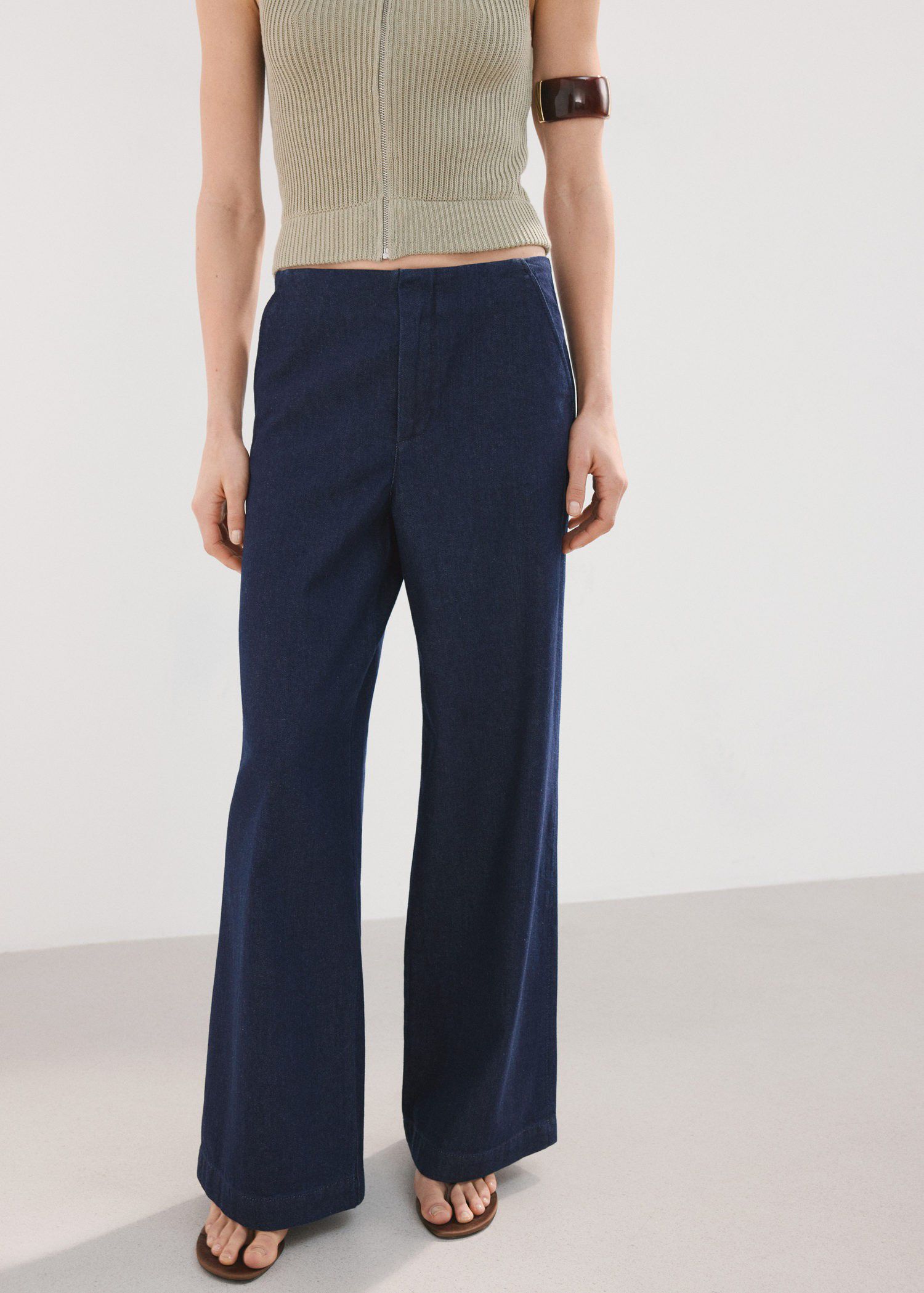 Wide leg mid-rise jeans