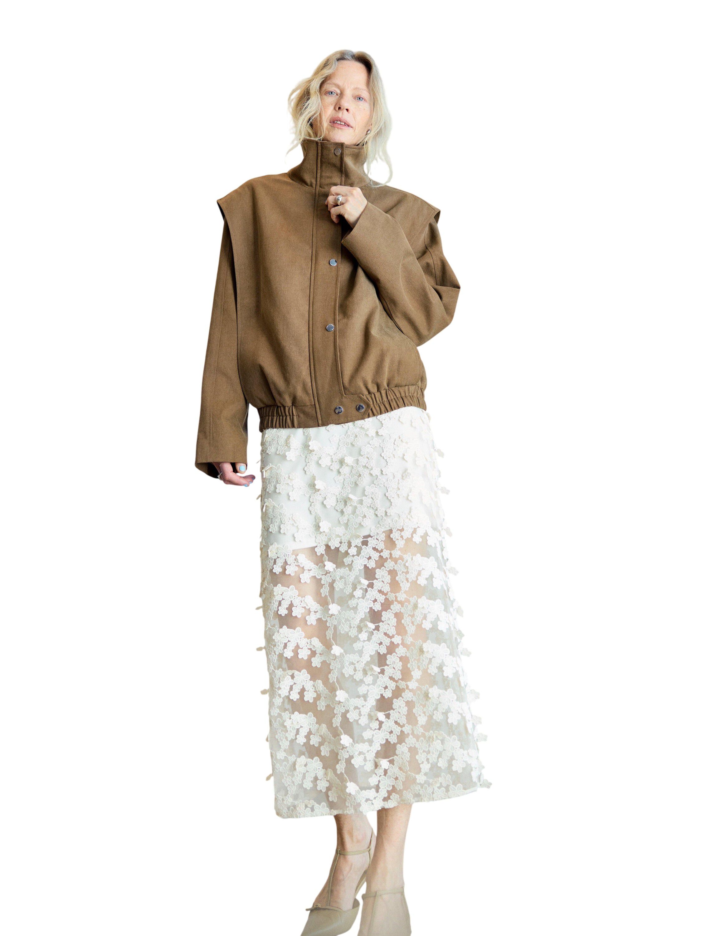 Midi skirt in mesh and with embroid