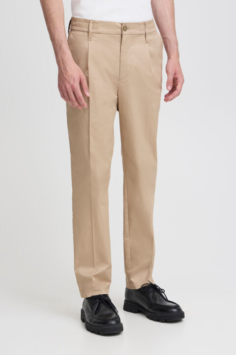 CFMARC performance pants with pleat