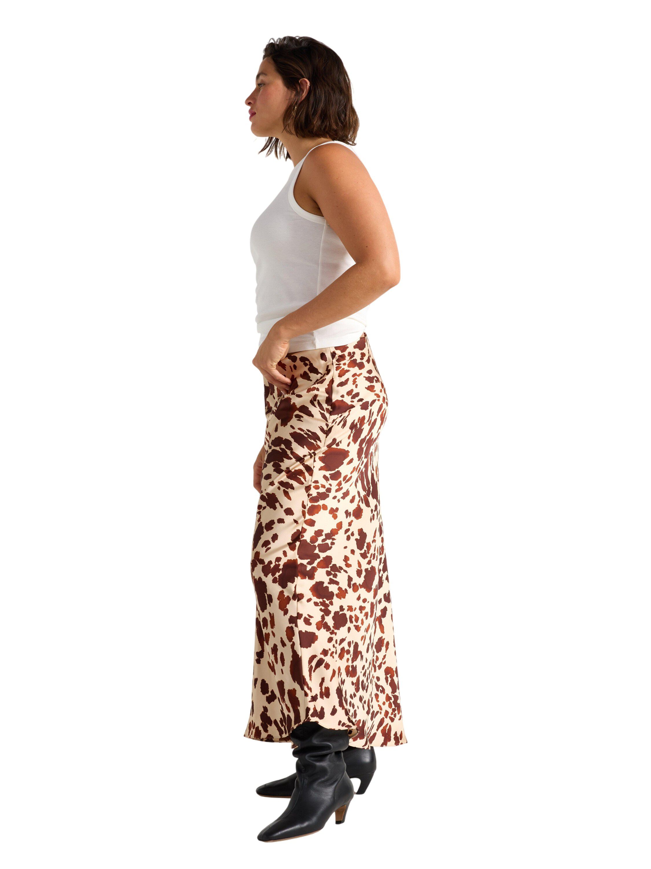 Sleek maxi skirt in satin with a co