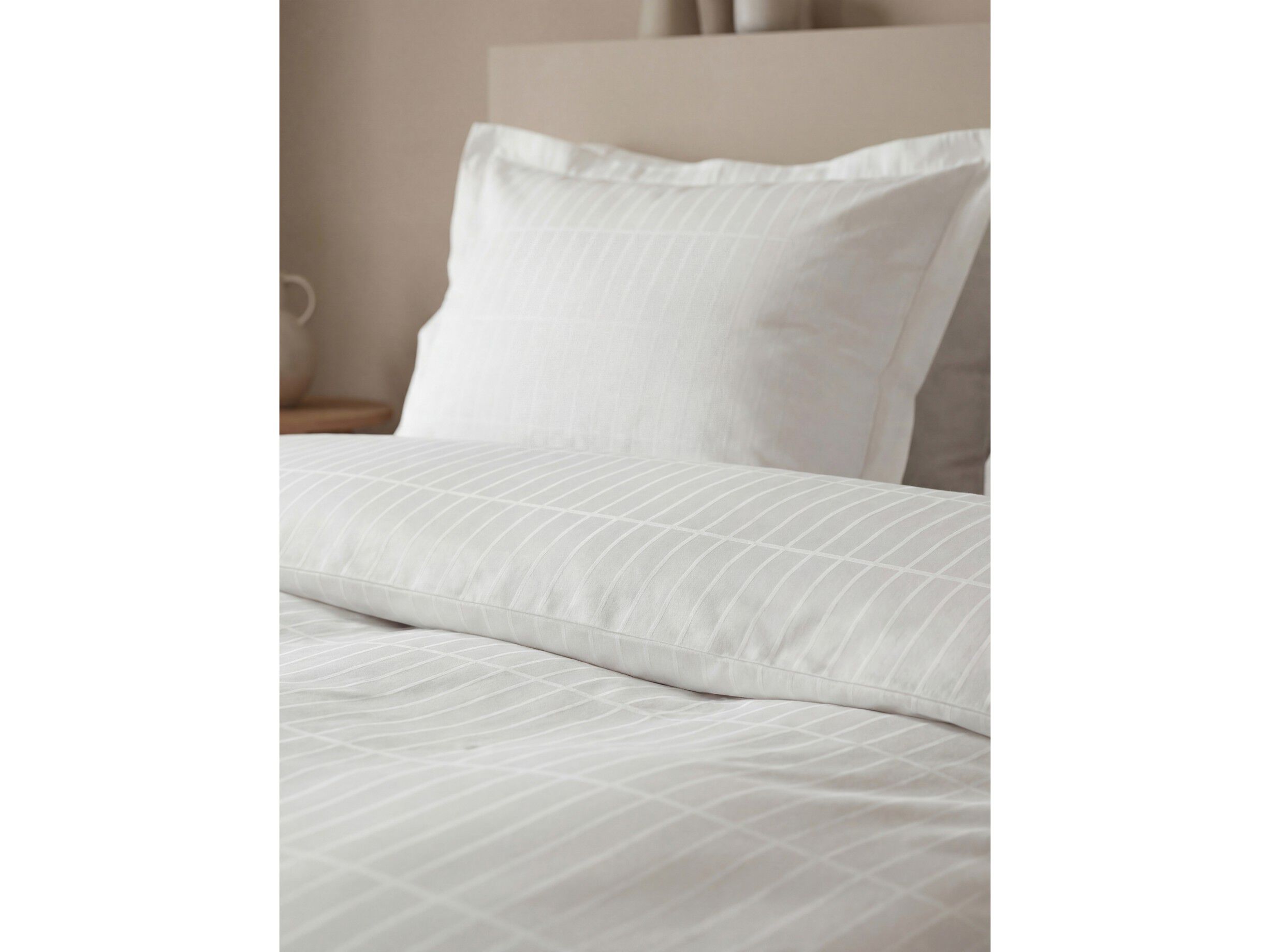 Senget&oslash;j 140x200 Essence  Suite One Optisk hvid