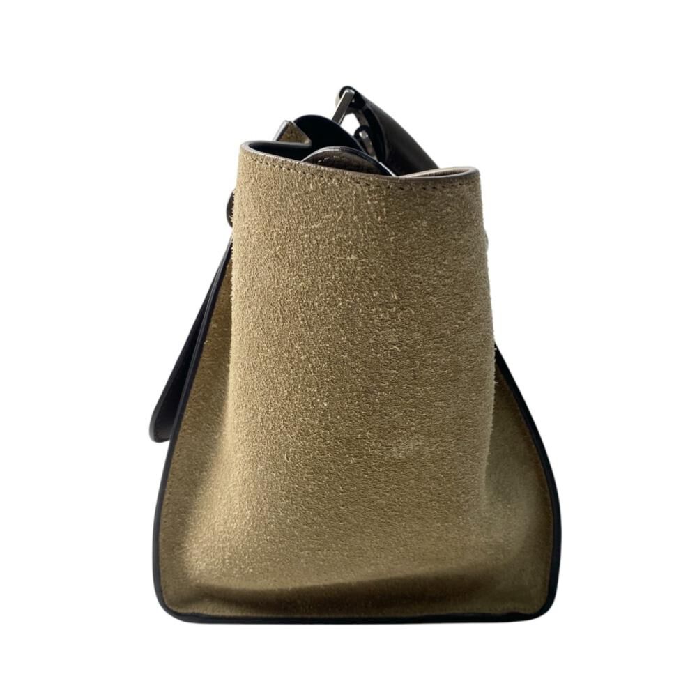 C&eacute;line Trapeze