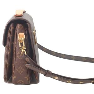 Louis Vuitton Shoulder Bags