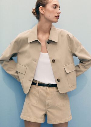 High waist shorts with pockets