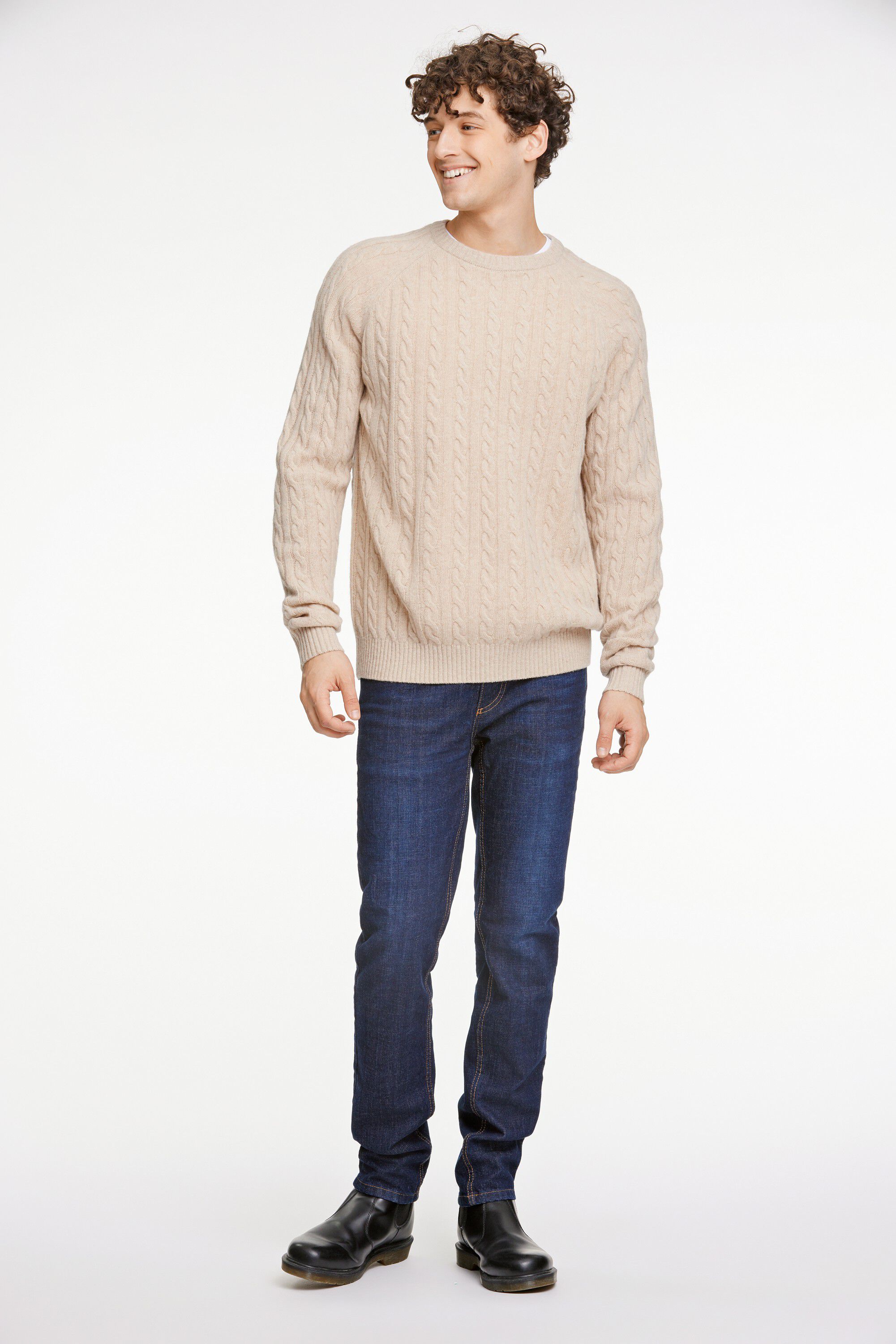 Lambswool raglan cable o-neck