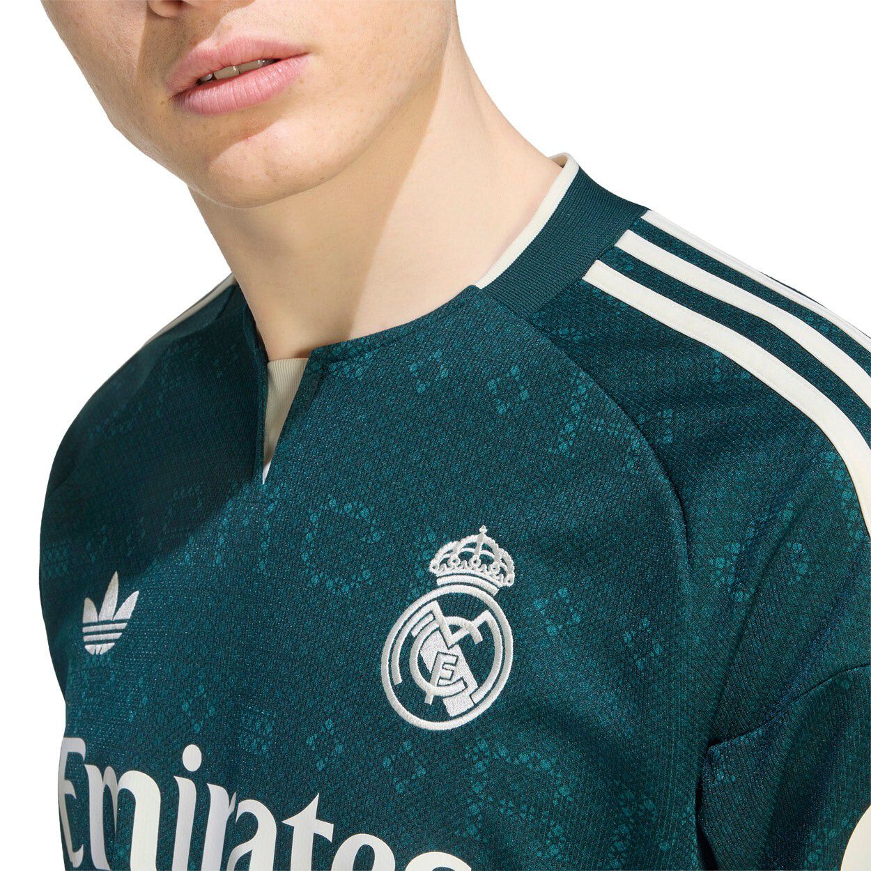 Real Madrid 26/27 Lang&aelig;rmet Udebanetr&oslash;je