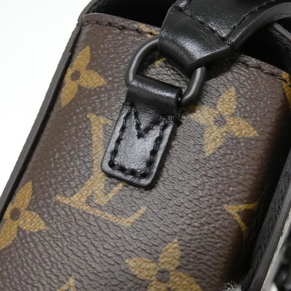 Louis Vuitton Shoulder Bags