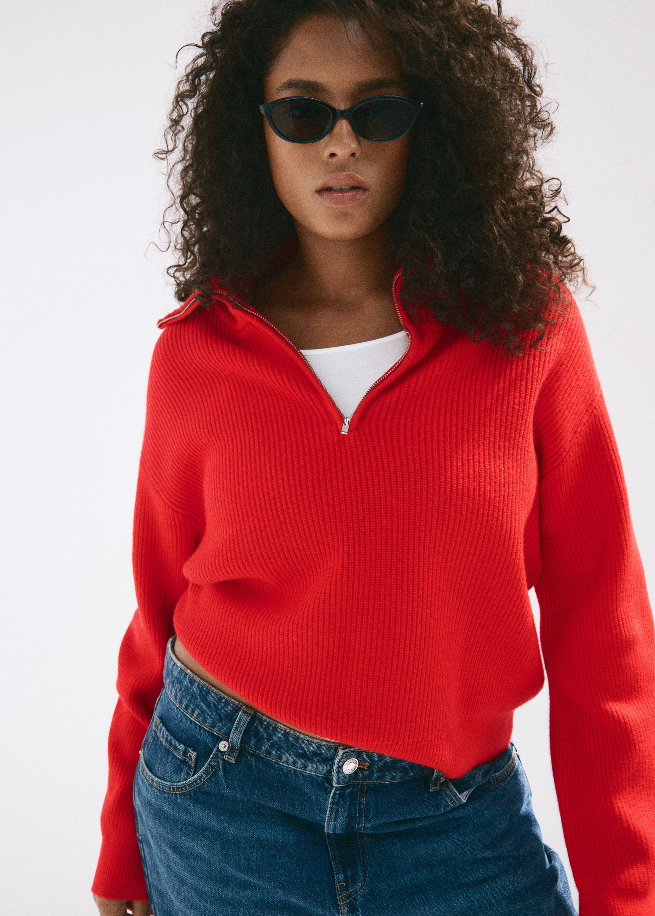 Sweater with contrasting zip collar