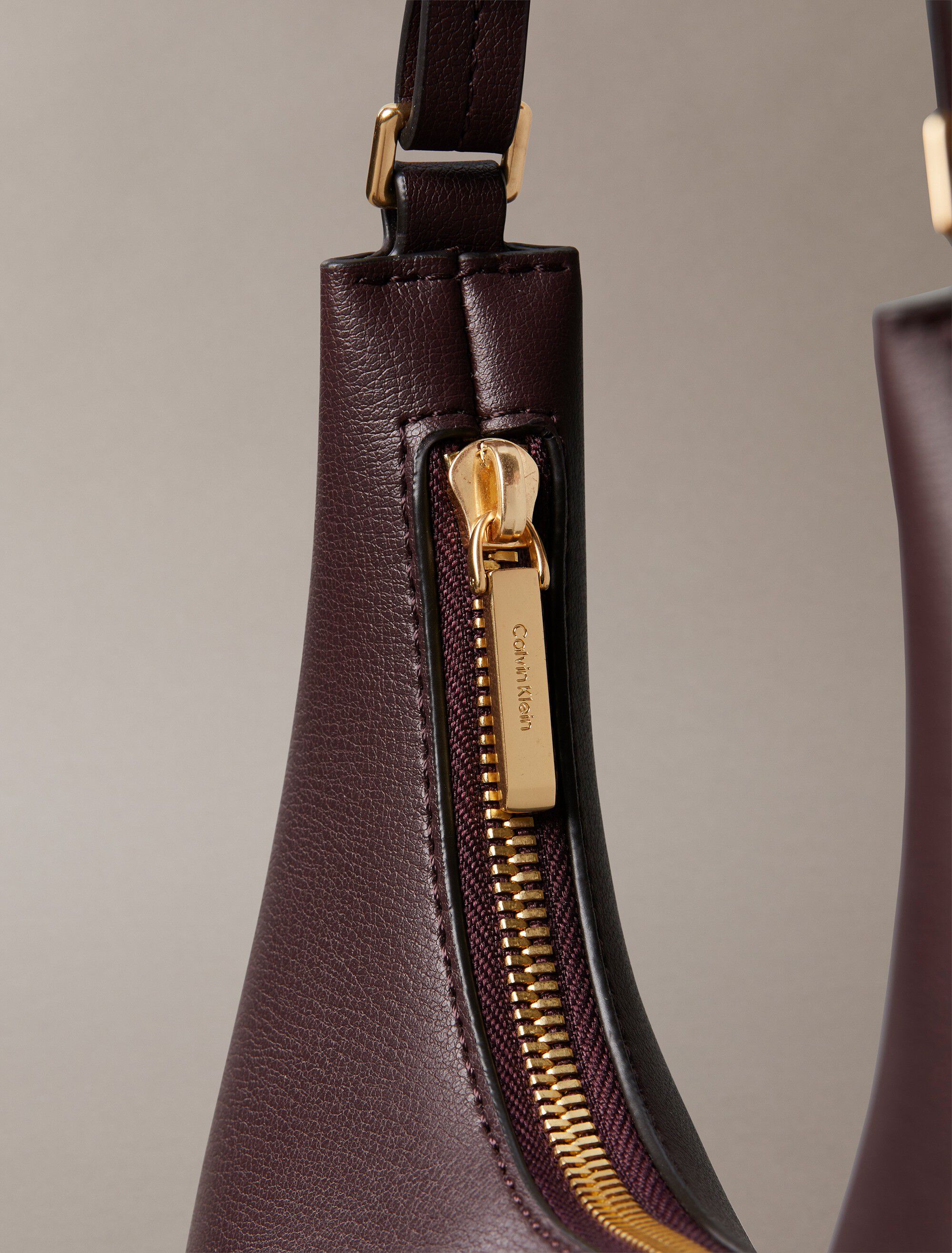 FOIL LOGO CONV SHOU﻿LDER BAG