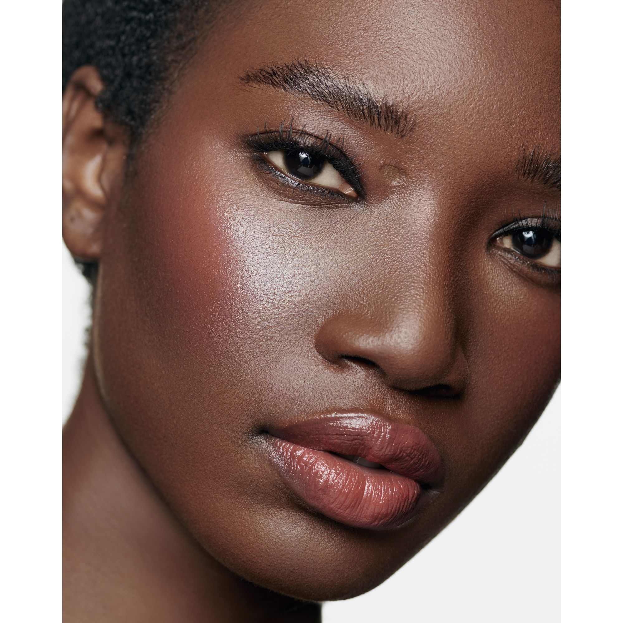 FREMH&AElig;VER FARVEN GIVER N&AElig;RING FYLDE