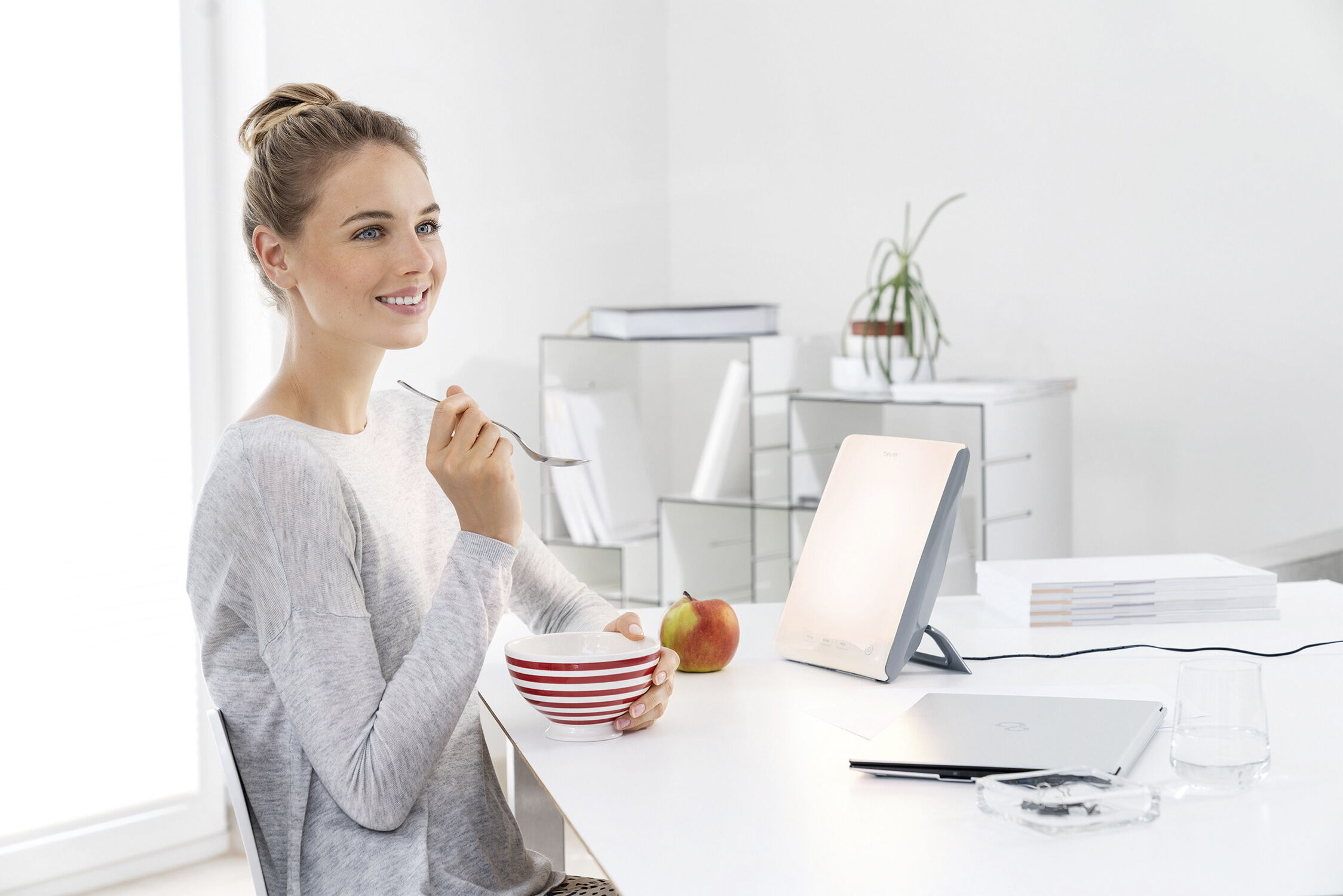 D&oslash;gnrytme- og lysterapilampe TL 45