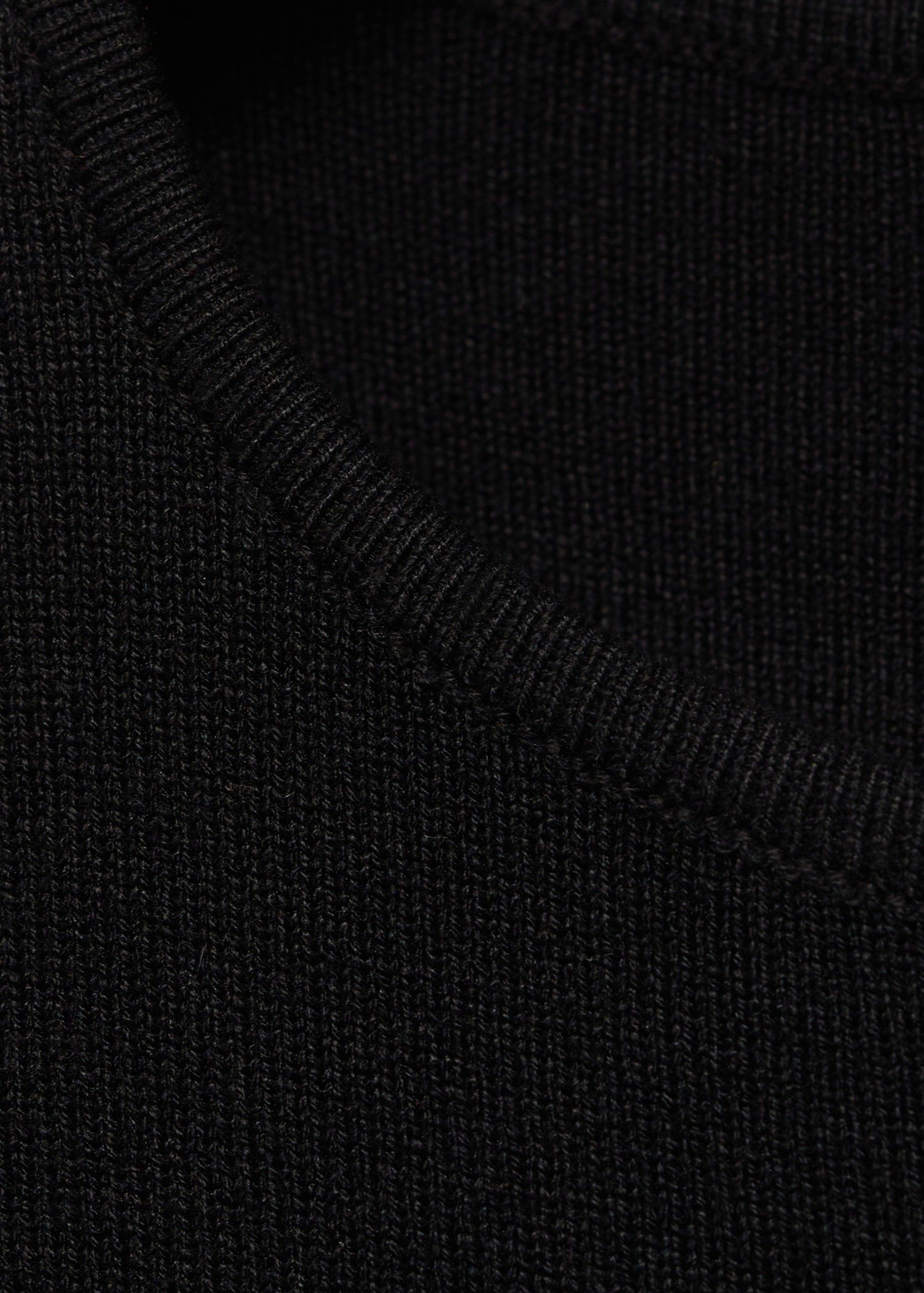 Sleeveless fitted knitted top