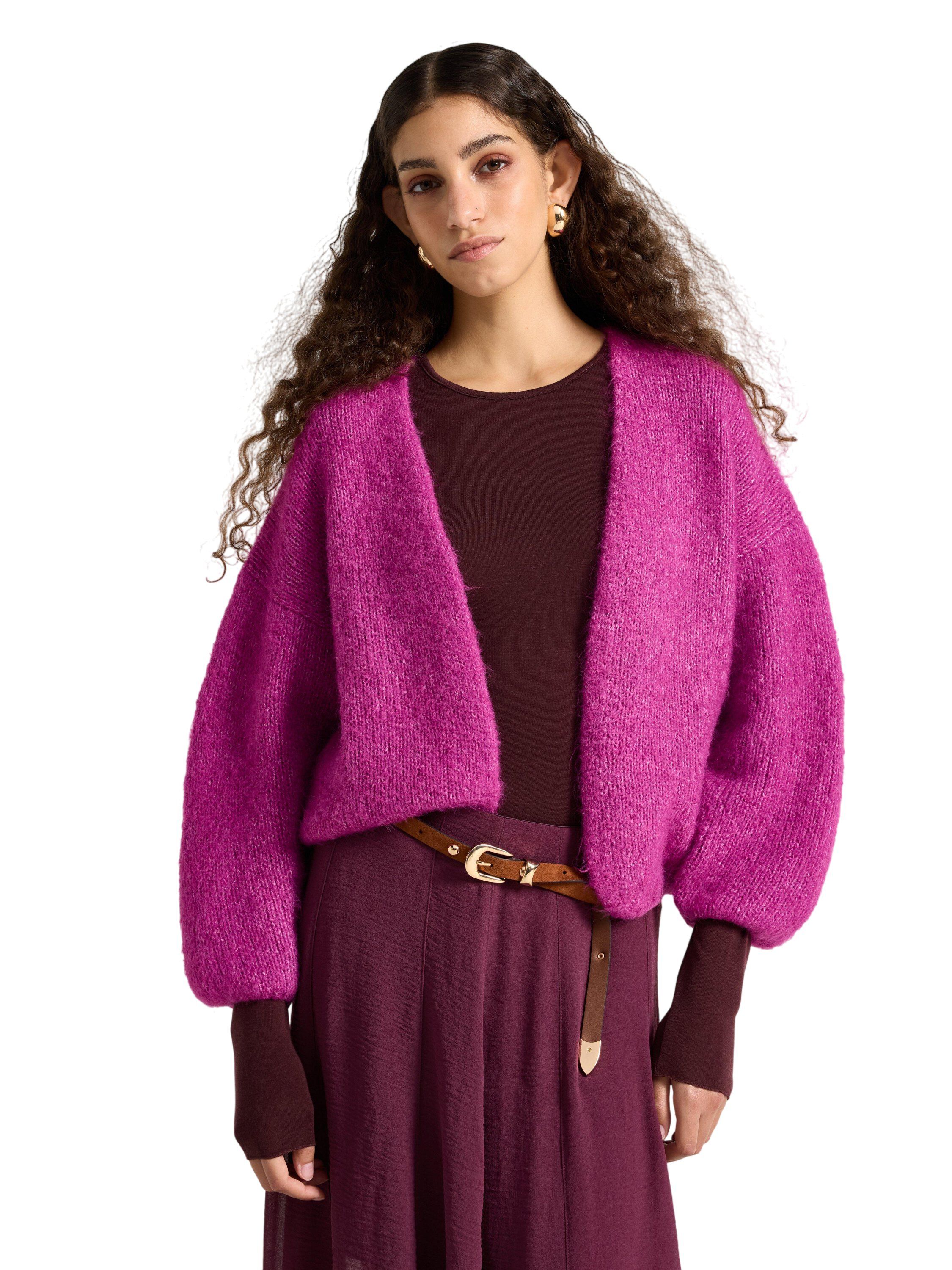 Soft and cosy knitted cardigan with