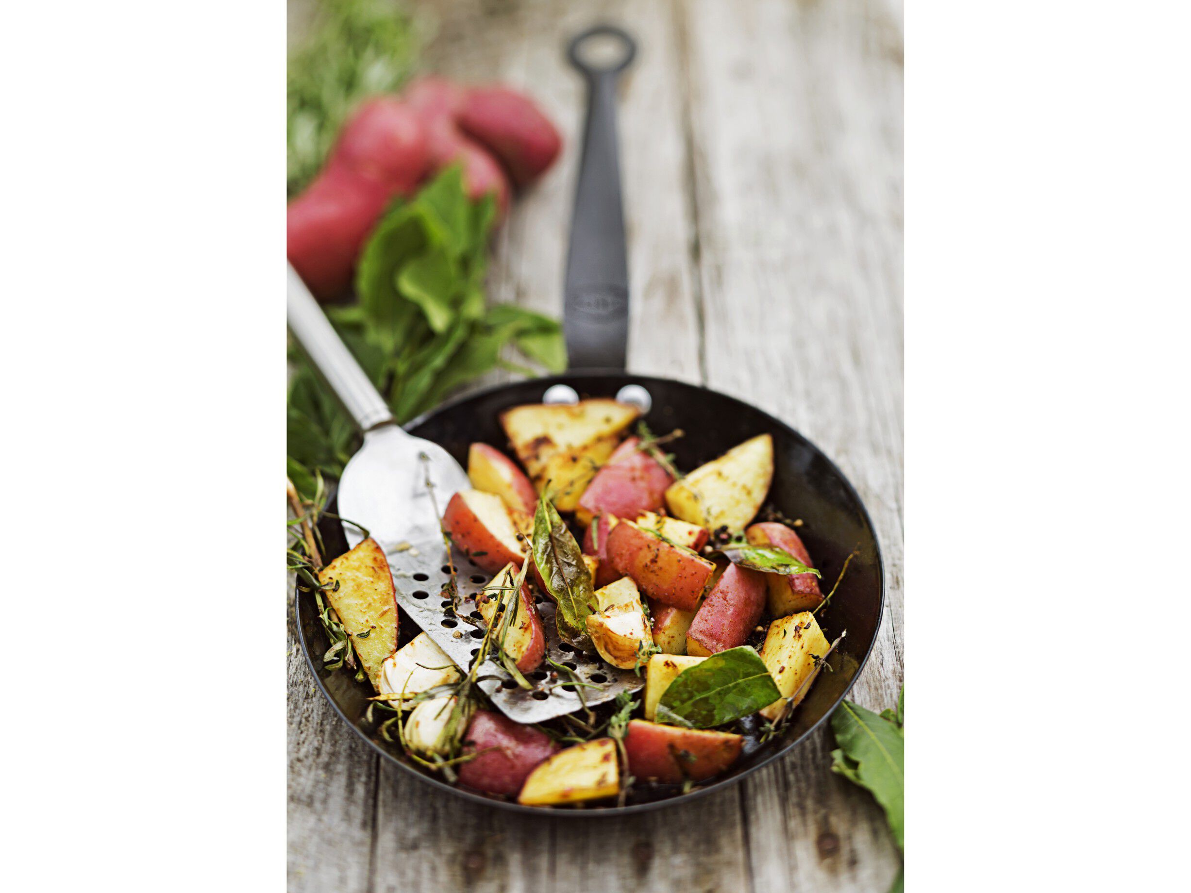 Palet med huller og kn&aelig;k 32 cm St&aring;l