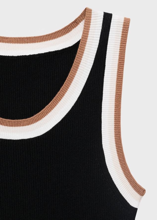 Knitted top with contrast details