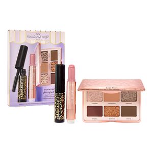 maneater plumped up travel must-haves - Makeupsæt