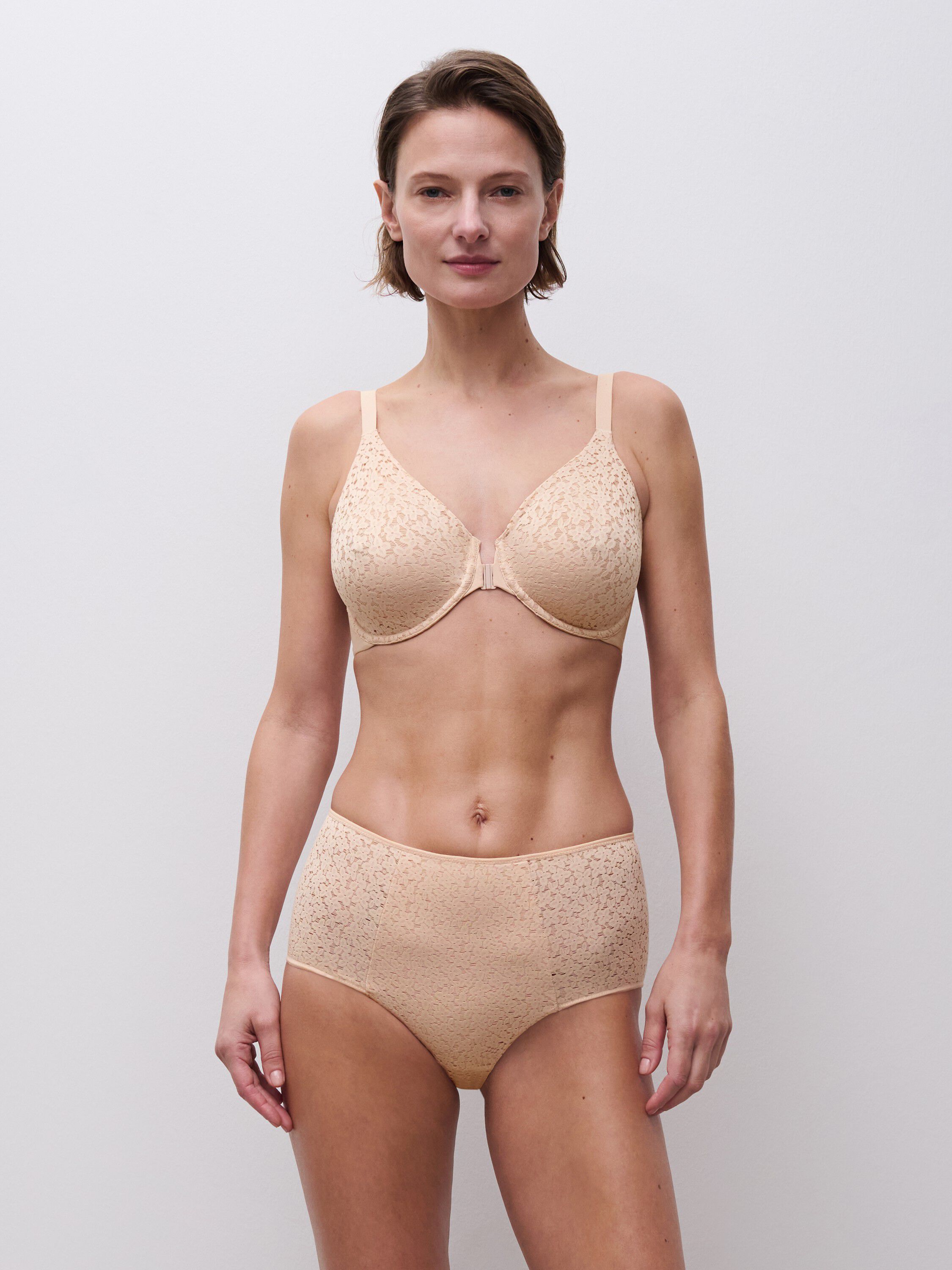 Norah Covering molded front closure bra