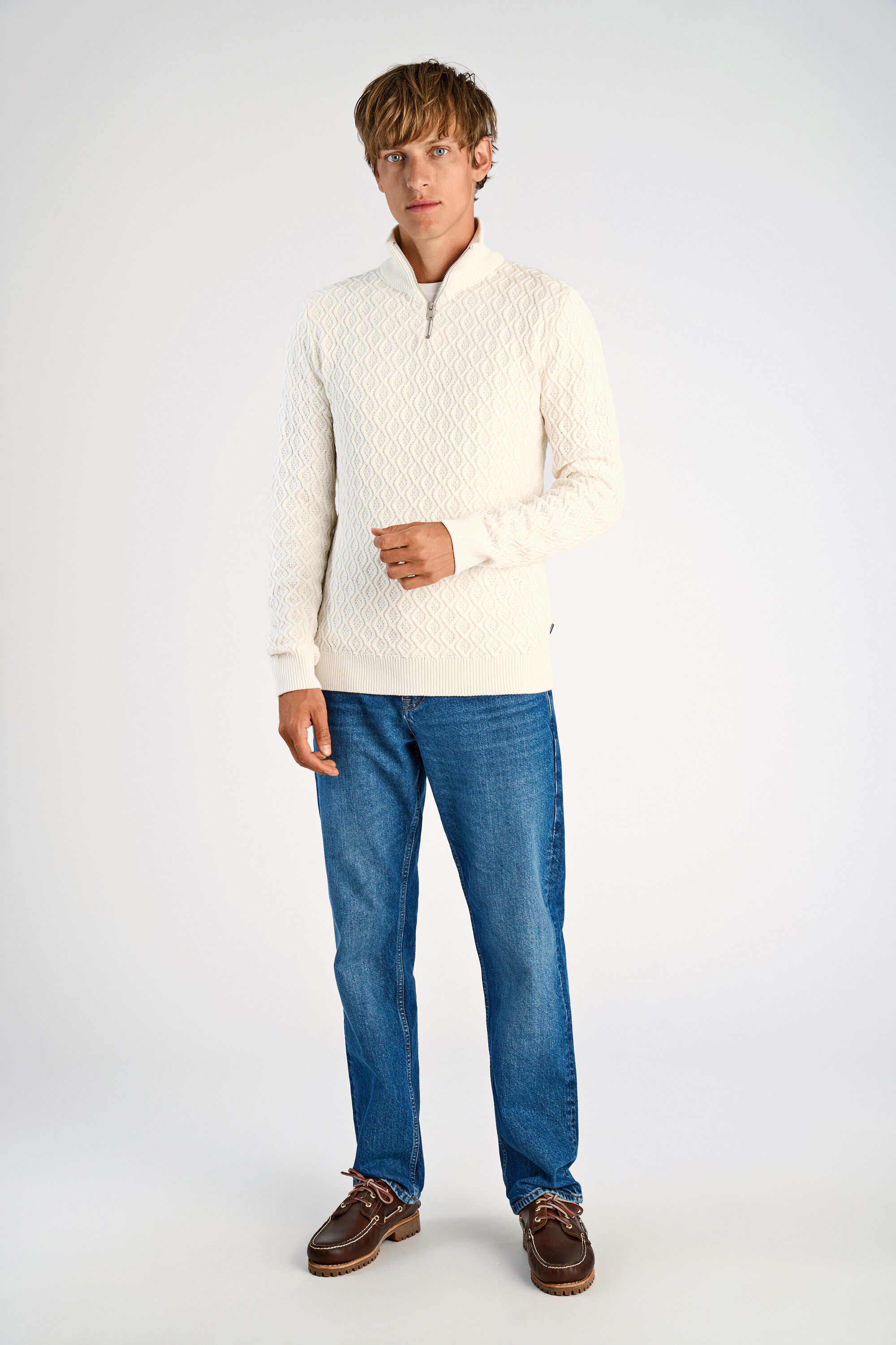 Recycle structure half zip