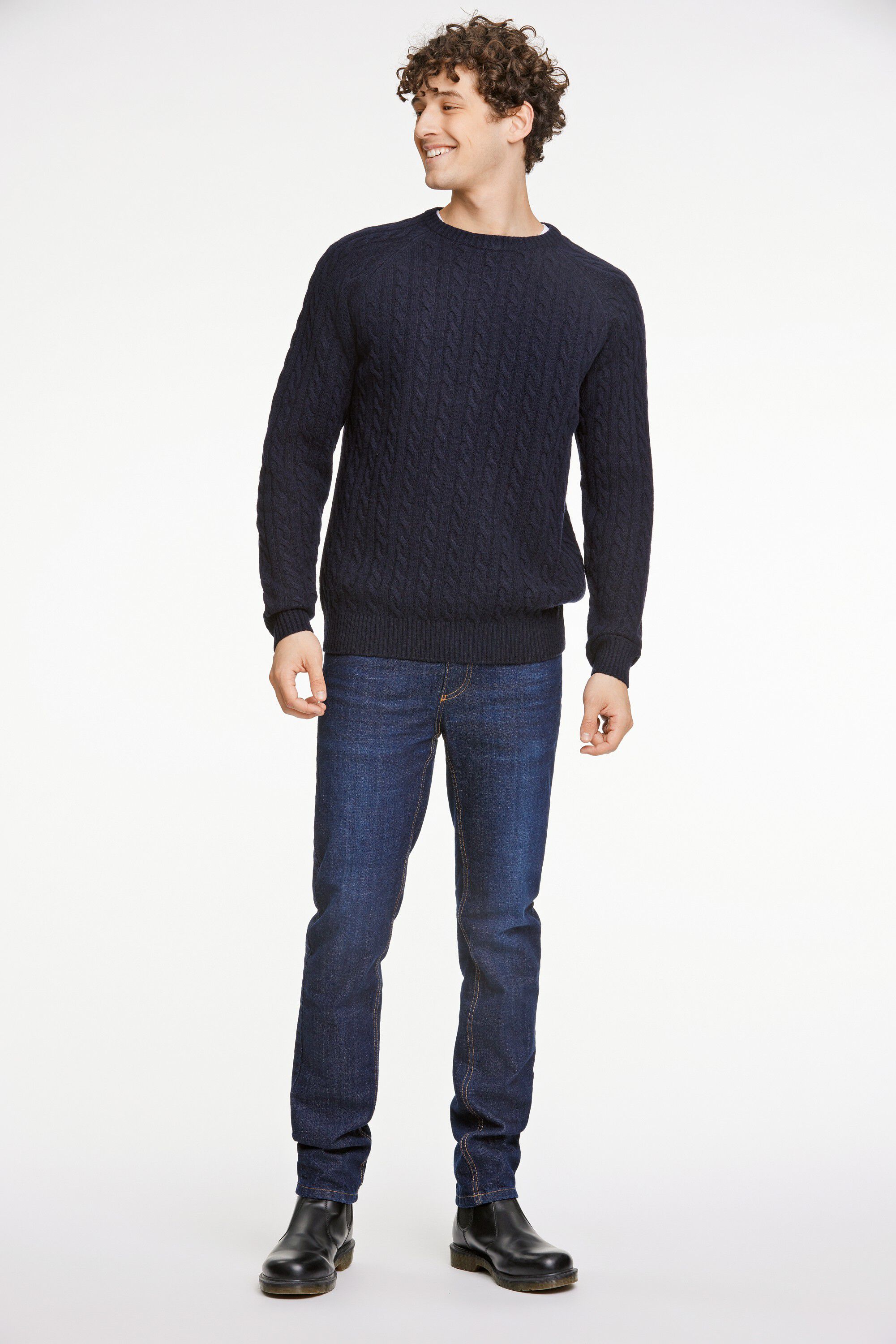 Lambswool raglan cable o-neck