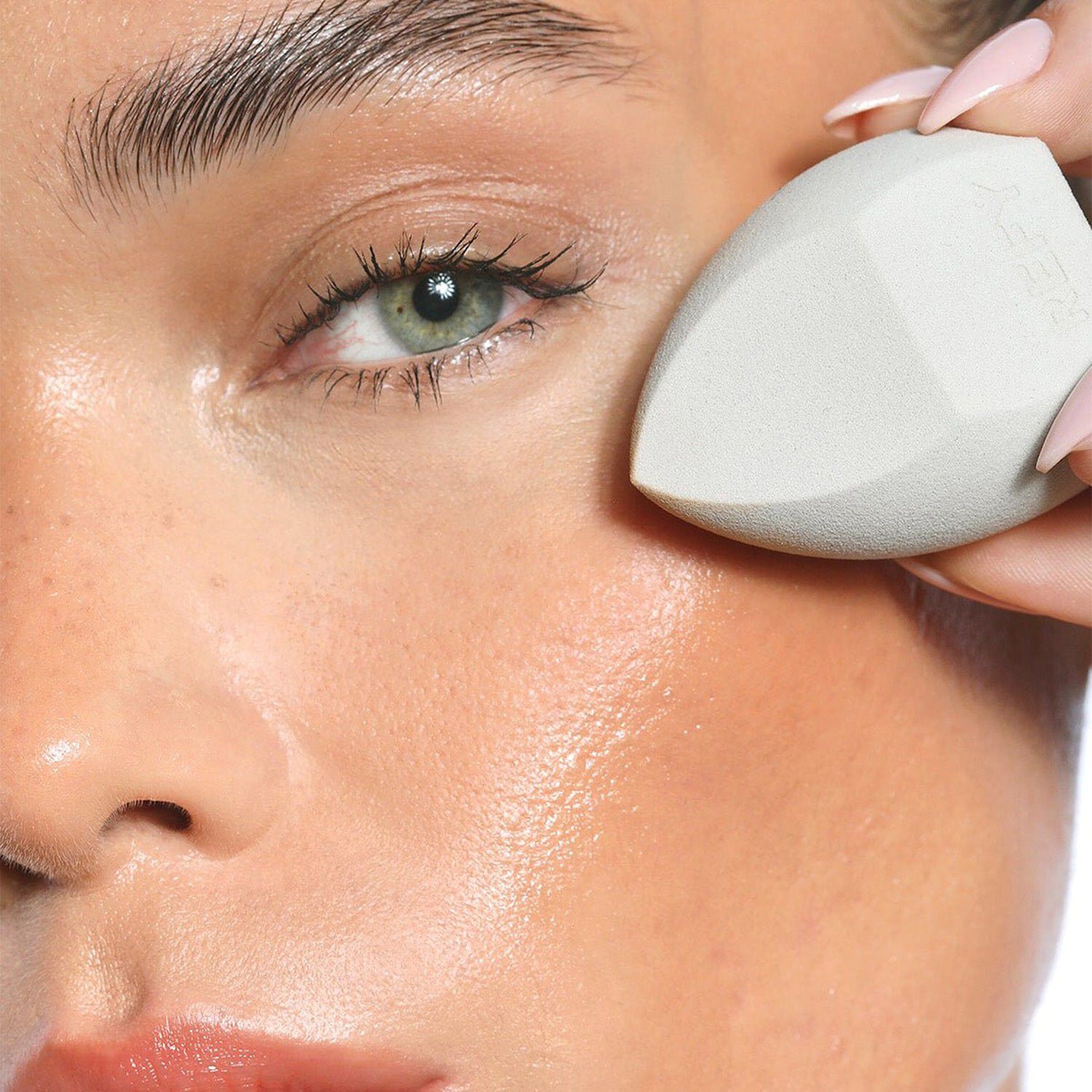 Beauty Sponge - Makeupsvamp i let og unik skum