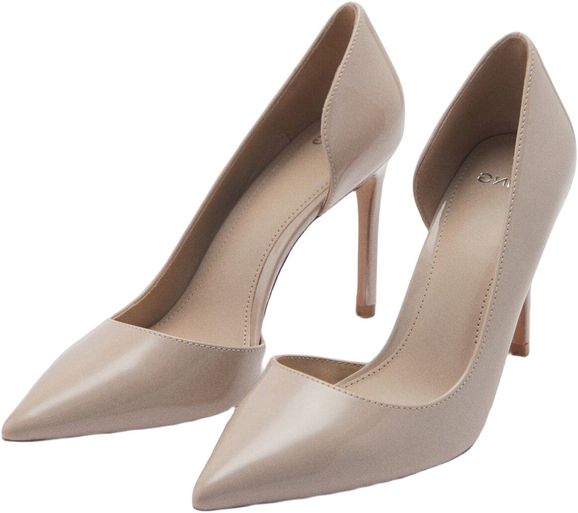Asymmetrical heeled shoes