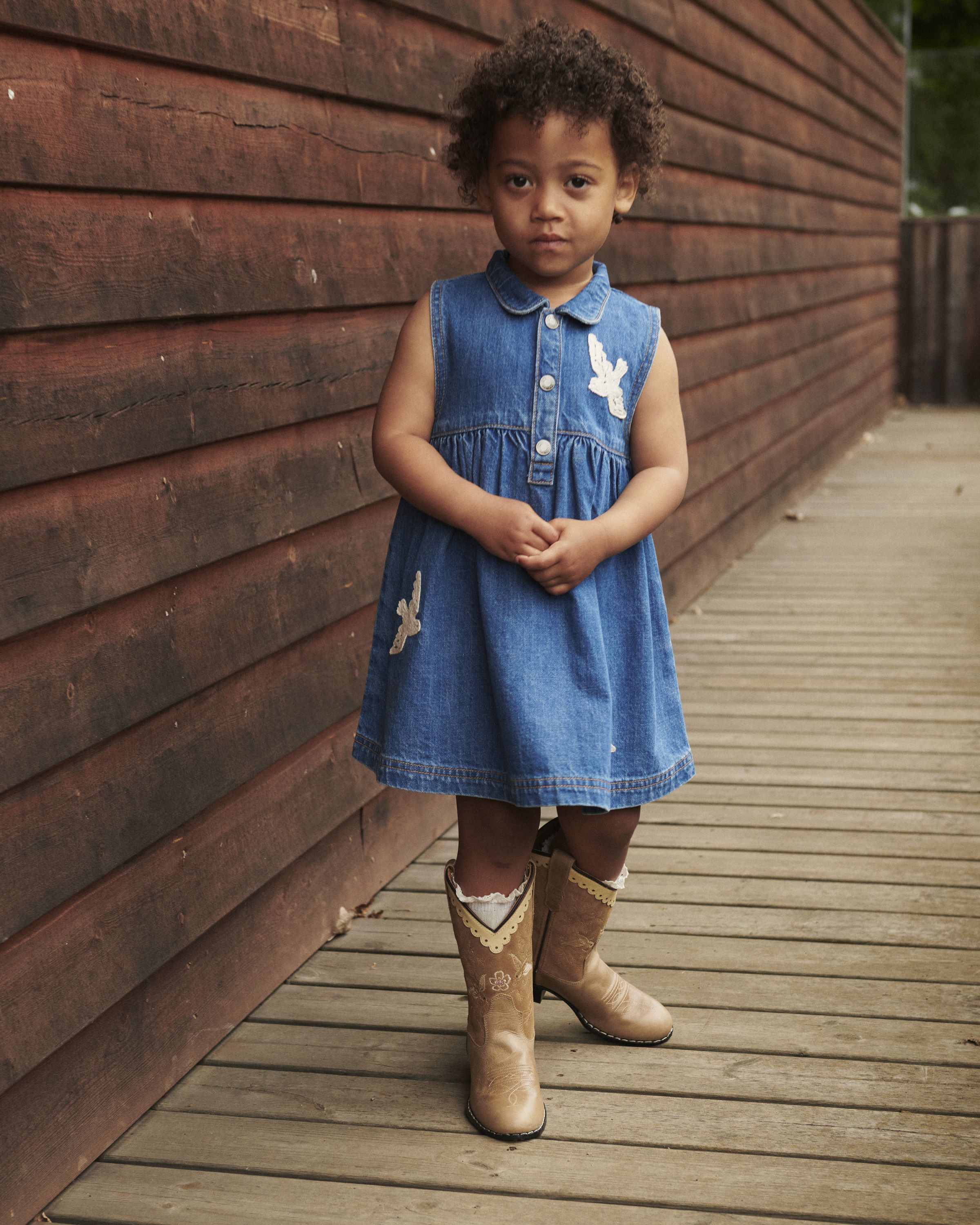 DENIM DRESS W. CROCHET DOVES