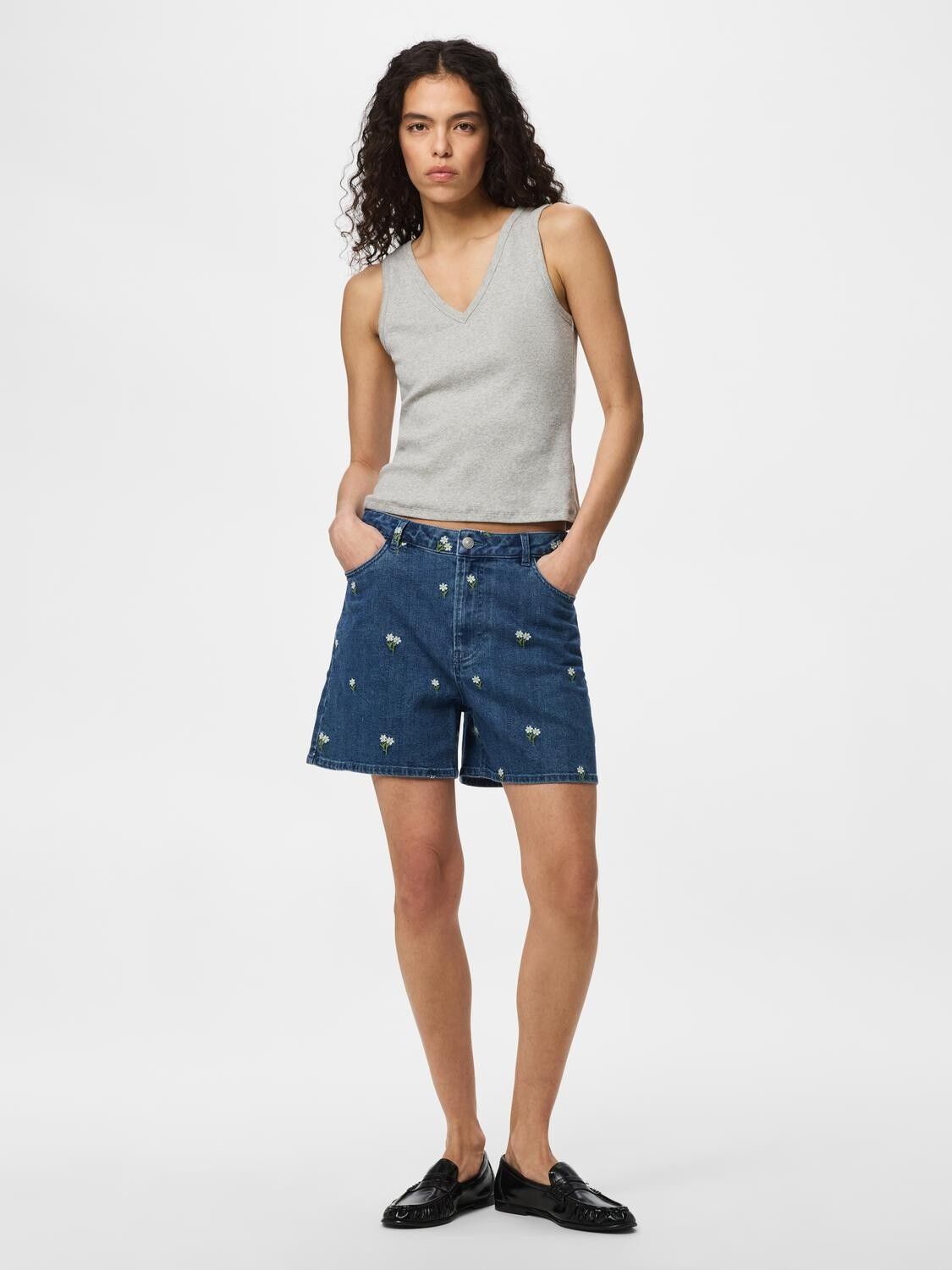 PCFLORA HW DENIM EMB SHORTS NOOS
