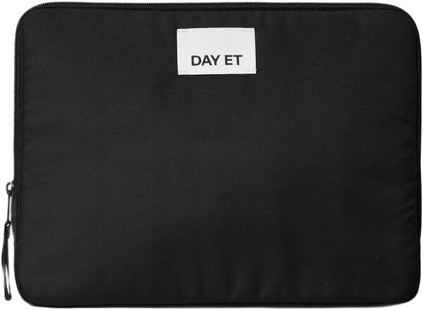 Day Gweneth Re-S Folder13