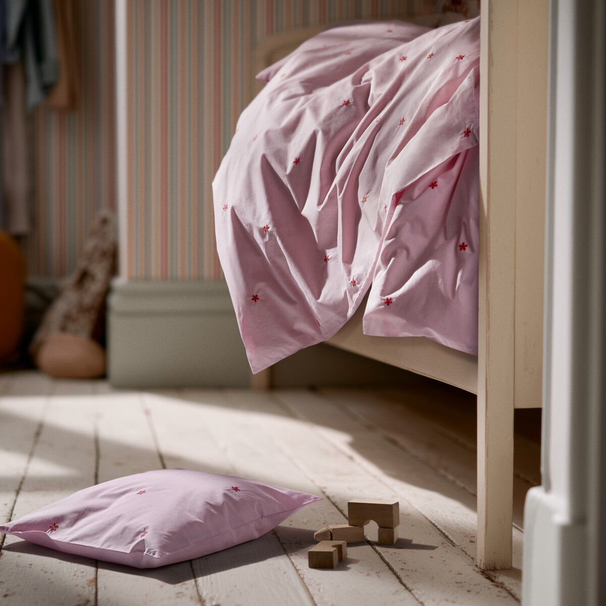 Daisy Senget&oslash;j Junior 100x140 cm pink/r&oslash;d