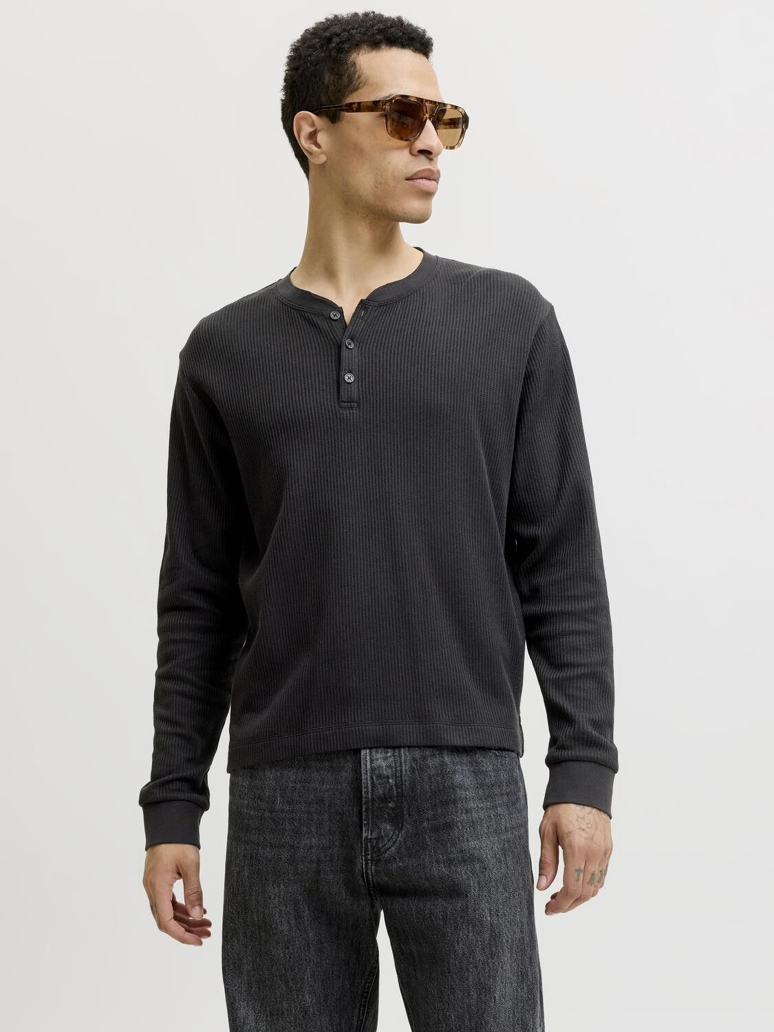 JORCHAMBERI HENLEY LS TEE