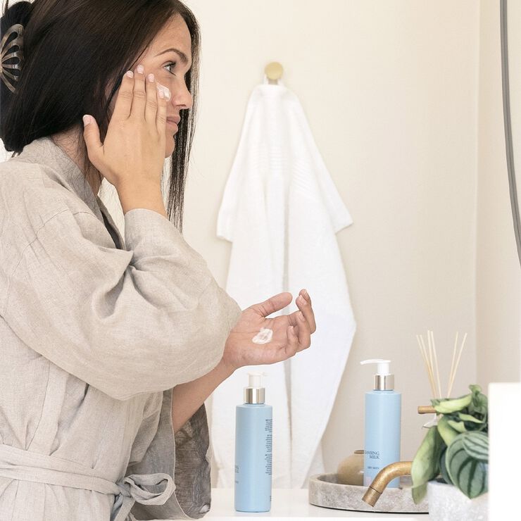 Cleansing milk, dry skin