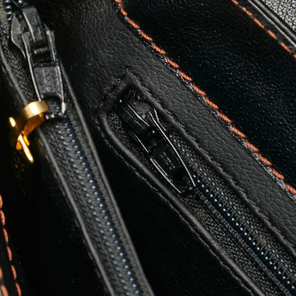 Yves Saint Laurent Shoulder Bag