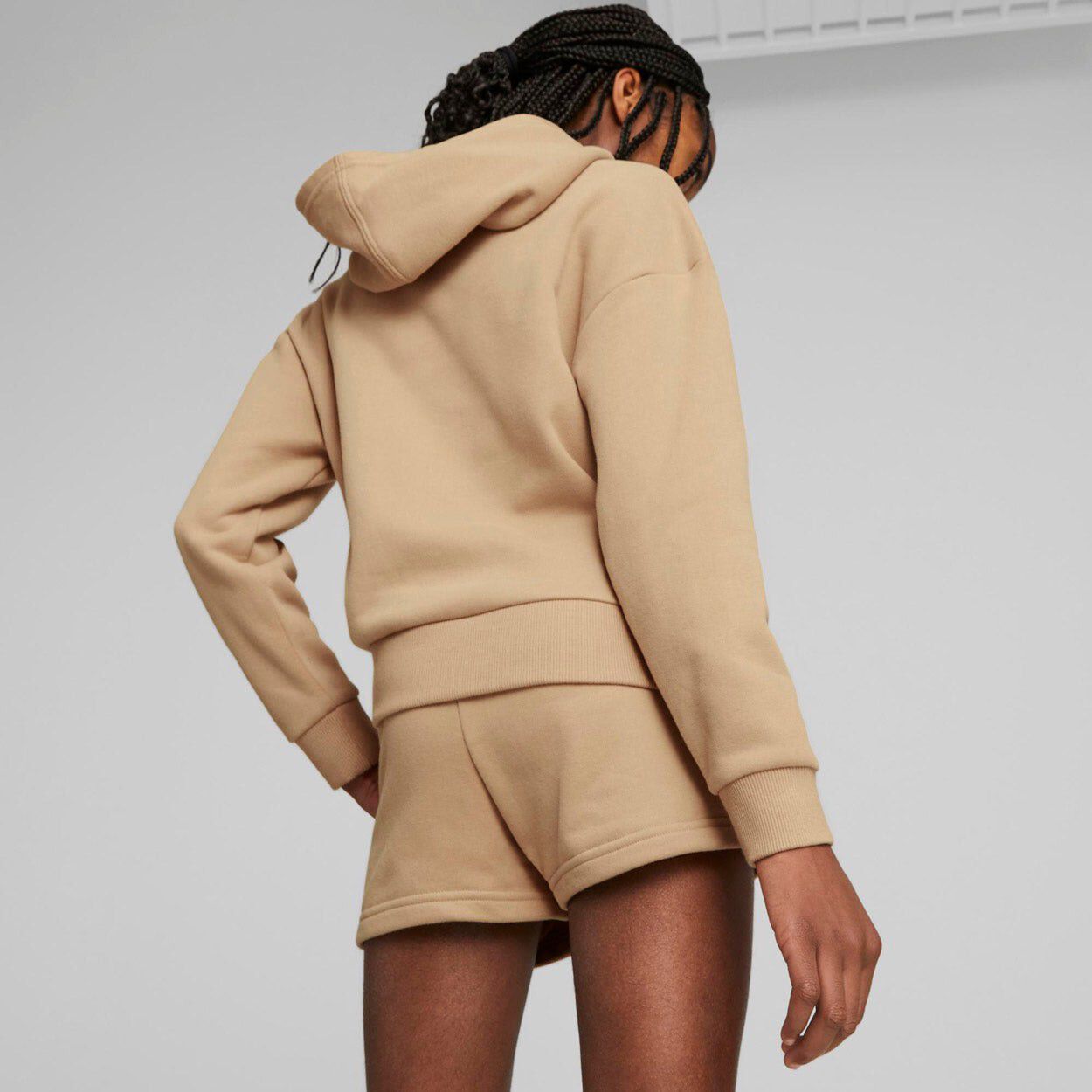 Loungewear H&aelig;ttetr&oslash;je + Shorts